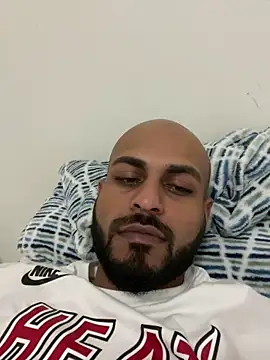 islandvybee55 online show from January 18, 1:29 pm