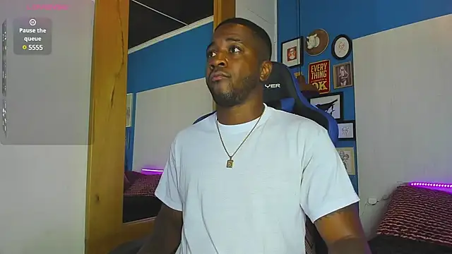 Snapshot of Drake_Nassir4 chatting on March 10, 9:18 pm Drake Nassir4 online show from March 10, 9:18 pm