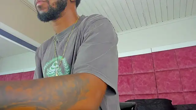 Snapshot of Drake_Nassir4 chatting on December 20, 6:35 pm Drake Nassir4 online show from December 20, 6:35 pm