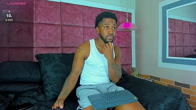 Snapshot of Drake_Nassir4 chatting on January 3, 9:57 pm Drake Nassir4 online show from January 3, 9:57 pm