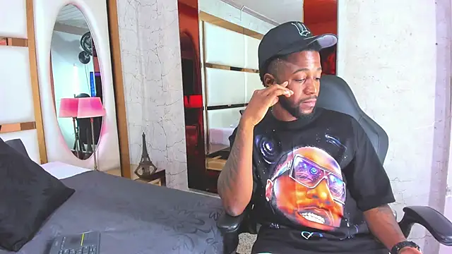 Snapshot of Drake_Nassir4 chatting on December 7, 11:01 pm Drake Nassir4 online show from December 7, 11:01 pm
