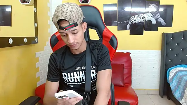 Snapshot of jose_sexycumm chatting on October 5, 7:18 pm jose sexycumm online show from October 5, 7:18 pm
