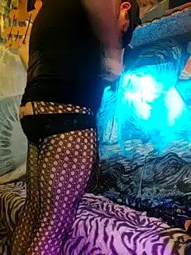Snapshot of Boo-boo_kittyfux chatting on December 11, 10:15 am Boo-boo kittyfux online show from December 11, 10:15 am