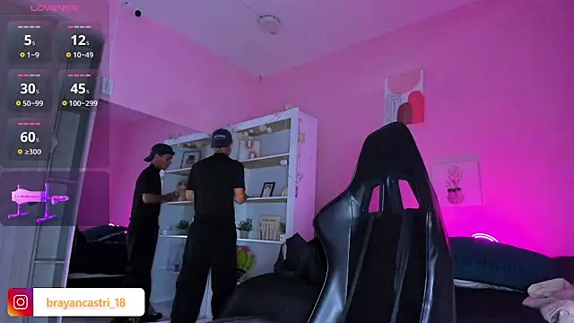 Ian Castillo  online show from October 31, 11:24 am