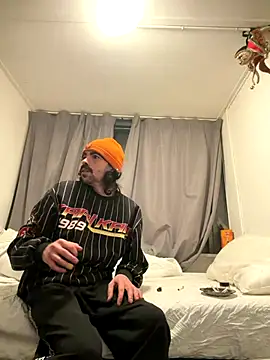 wolfwhite95 online show from January 5, 10:35 pm