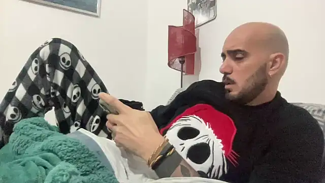 alessandromori91 online show from December 14, 7:43 pm