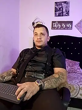 Snapshot of tony_landri chatting on October 15, 4:31 am tony landri online show from October 15, 4:31 am