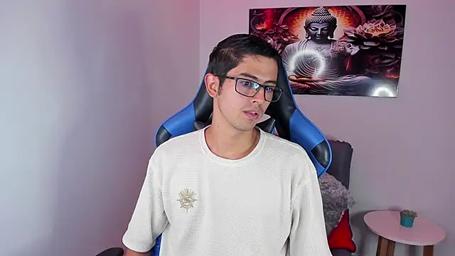 Snapshot of Ethan_Sai___ chatting on March 7, 6:33 pm Ethan Sai    online show from March 7, 6:33 pm