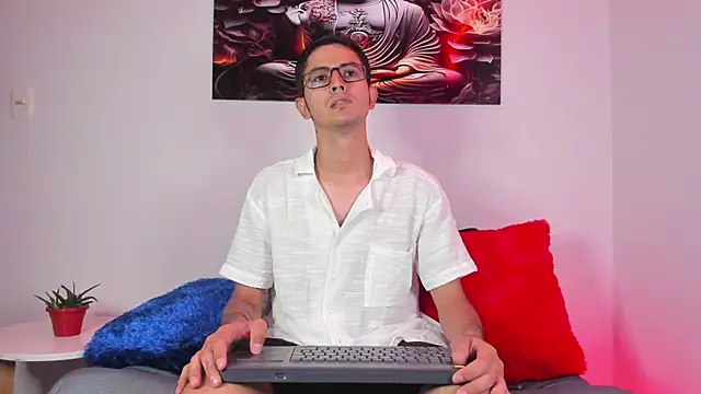 Snapshot of Ethan_Sai___ chatting on February 14, 5:46 pm Ethan Sai    online show from February 14, 5:46 pm