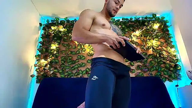 alexander collin02 online show from October 26, 12:40 pm