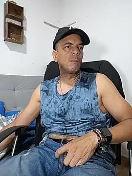 latinmartin73 online show from April 24, 12:46 am