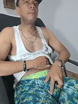 latinmartin73 online show from April 25, 1:41 pm