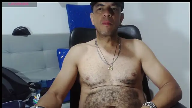 latinmartin73 online show from April 9, 2:20 am