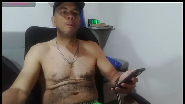 latinmartin73 online show from April 18, 4:41 pm