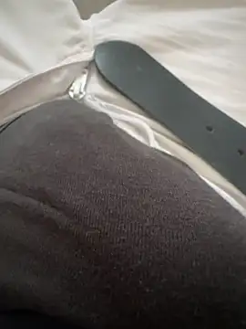 Young-hornyboy online show from June 2, 7:09 am