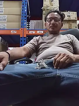 Andresguz35 online show from October 22, 4:32 pm