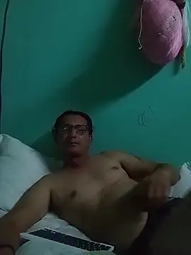 Andresguz35 online show from December 2, 4:59 am