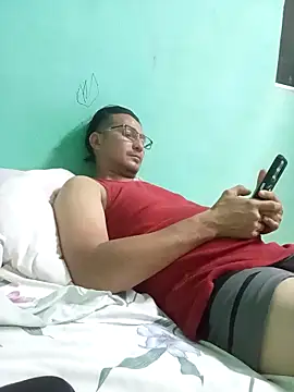 Andresguz35 online show from March 24, 3:33 am