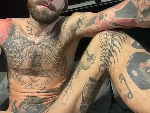 Snapshot of Tuhands chatting on October 17, 1:37 pm Tuhands online show from October 17, 1:37 pm
