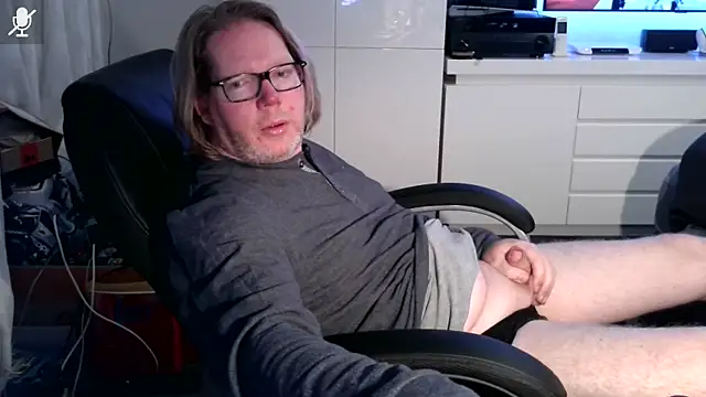 Snapshot of VSteph chatting on October 6, 7:07 pm VSteph online show from October 6, 7:07 pm