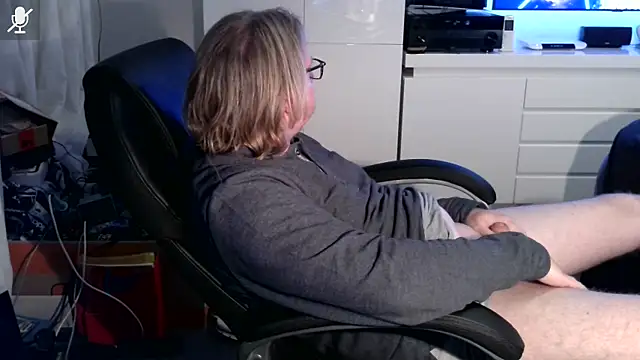 Snapshot of VSteph chatting on October 13, 8:59 pm VSteph online show from October 13, 8:59 pm