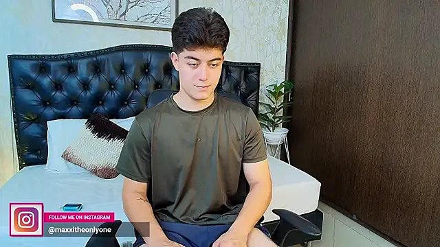 MaxxiCruz online show from October 14, 3:35 am