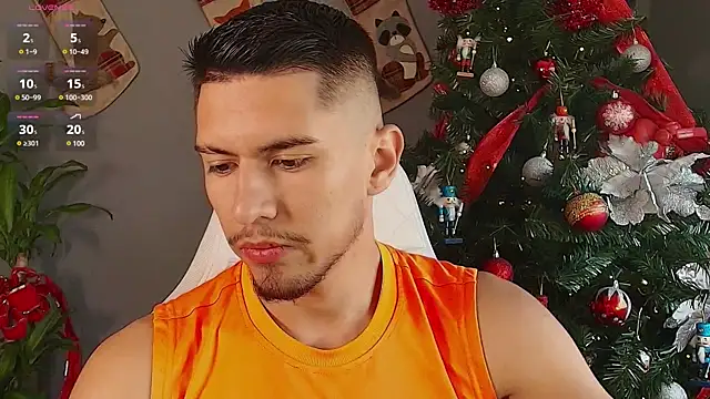 Snapshot of Aaronfox_x chatting on December 10, 8:05 pm Aaronfox x online show from December 10, 8:05 pm