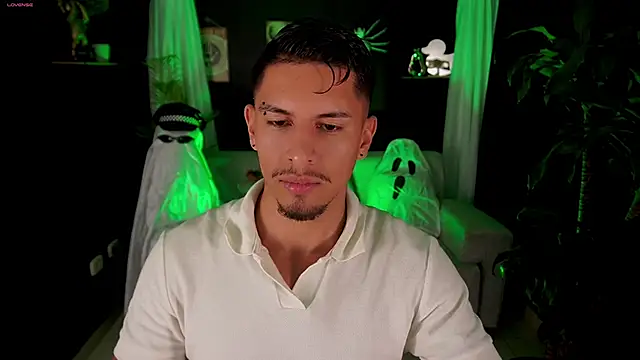 Snapshot of Aaronfox_x chatting on October 9, 2:27 am Aaronfox x online show from October 9, 2:27 am