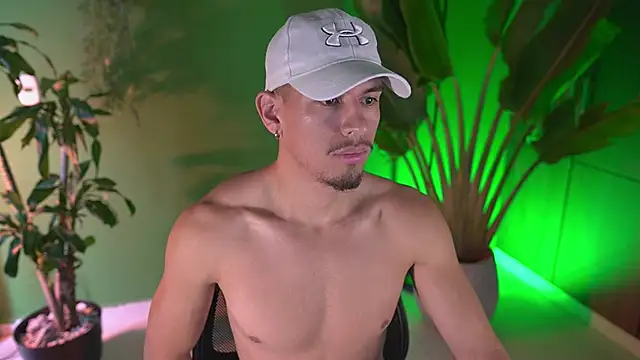 Aaronfox x online show from April 6, 12:39 pm