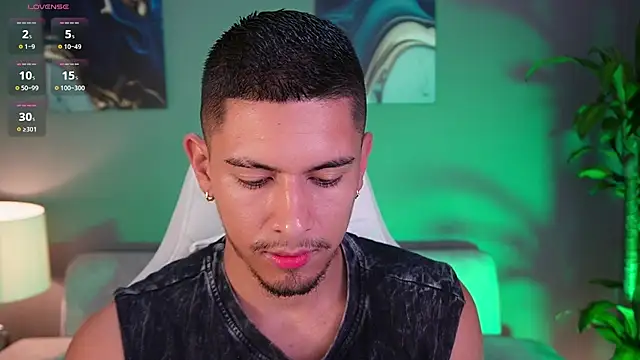 Snapshot of Aaronfox_x chatting on January 21, 9:50 am Aaronfox x online show from January 21, 9:50 am