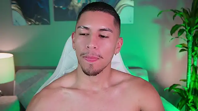 Snapshot of Aaronfox_x chatting on January 10, 11:18 pm Aaronfox x online show from January 10, 11:18 pm