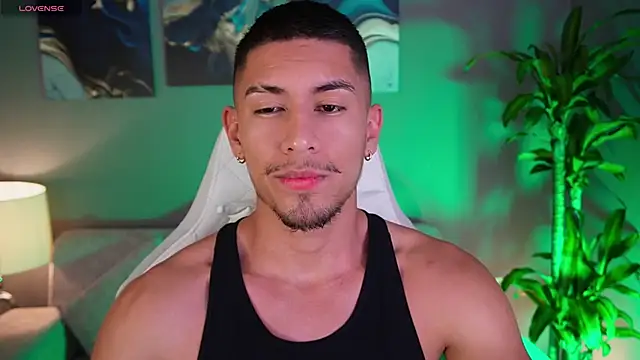 Snapshot of Aaronfox_x chatting on January 15, 11:51 pm Aaronfox x online show from January 15, 11:51 pm