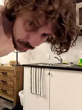 redtoyanal online show from December 3, 9:21 pm