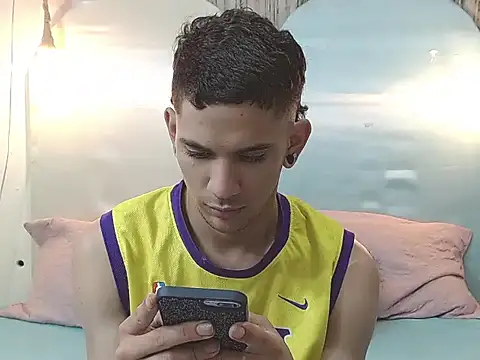 tylor boy online show from December 5, 8:49 pm