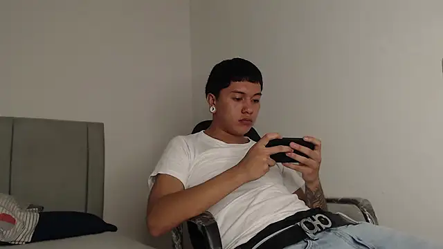 alex-lover online show from April 9, 6:19 am