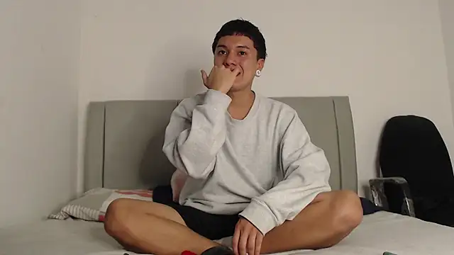 alex-lover online show from April 23, 6:10 pm