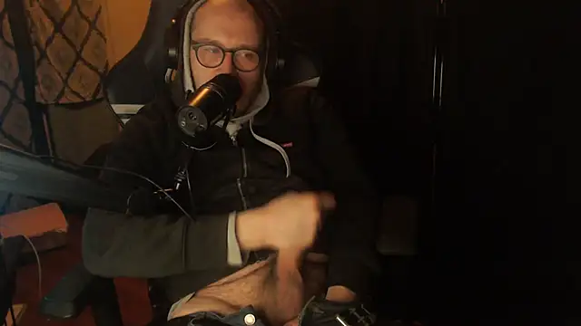 chicostick413 online show from March 5, 3:47 am