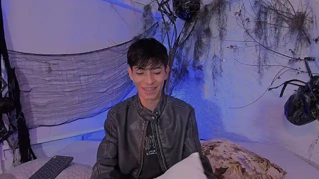 alexandersawyer online show from November 4, 4:24 am