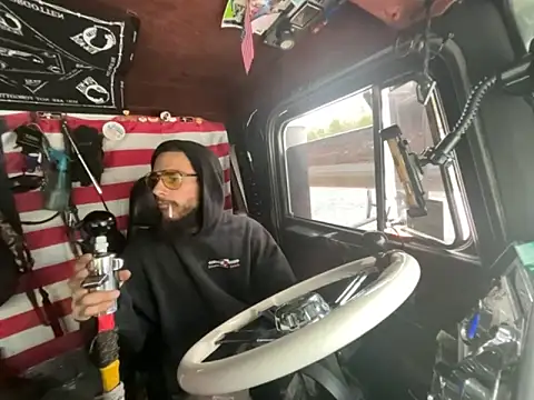 XMeF10 online show from December 4, 2:46 pm