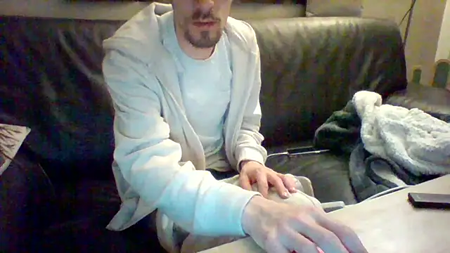 passif520 online show from February 8, 9:04 pm