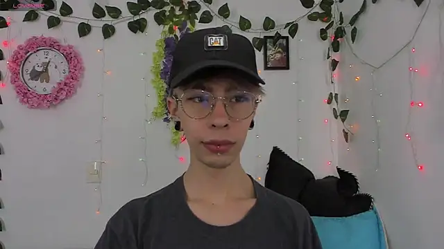  Jakke online show from December 2, 8:31 pm