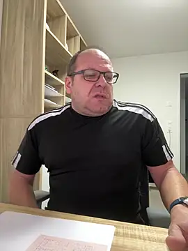 coupleLatinaLovers online show from February 3, 6:40 am