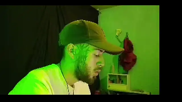 Snapshot of Aaronkiller chatting on February 22, 4:29 am Aaronkiller online show from February 22, 4:29 am