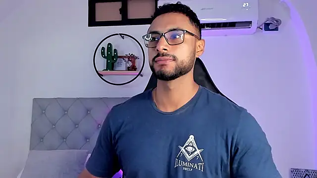 Snapshot of LiamGarcia1 chatting on February 27, 1:28 pm LiamGarcia1 online show from February 27, 1:28 pm