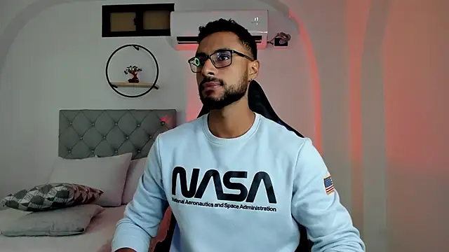 Snapshot of LiamGarcia1 chatting on February 13, 12:43 pm LiamGarcia1 online show from February 13, 12:43 pm