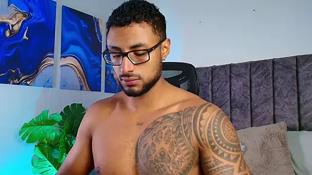 Snapshot of LiamGarcia1 chatting on September 22, 1:10 pm LiamGarcia1 online show from September 22, 1:10 pm