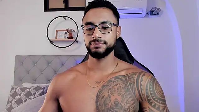 Snapshot of LiamGarcia1 chatting on February 20, 12:25 pm LiamGarcia1 online show from February 20, 12:25 pm