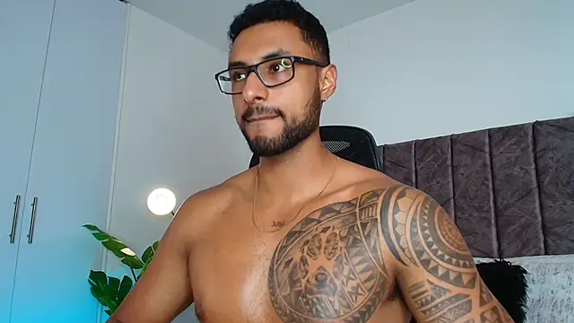 Snapshot of LiamGarcia1 chatting on October 7, 3:16 pm LiamGarcia1 online show from October 7, 3:16 pm