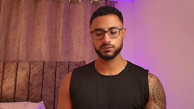 Snapshot of LiamGarcia1 chatting on February 7, 1:43 pm LiamGarcia1 online show from February 7, 1:43 pm