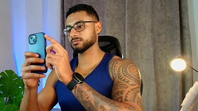 Snapshot of LiamGarcia1 chatting on February 28, 6:52 pm LiamGarcia1 online show from February 28, 6:52 pm